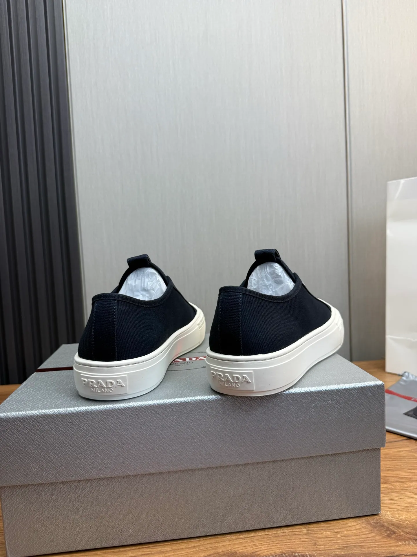 Men's shoes 560💰 [PRADA] Popular canvas shoes in the men's shoe counter, synchronized with the official website, 1 high-quality shipment ✔️Original canvas + cowhide lining, 1🆚1 replica, original sole, 38-45 (45 customized, non-refundable)